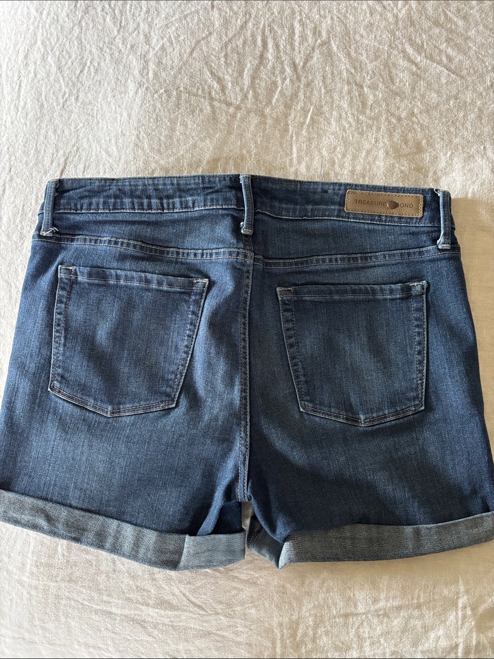 Treasure & Bond Women's Mid-rise Blue Denim Cuffed Shorts